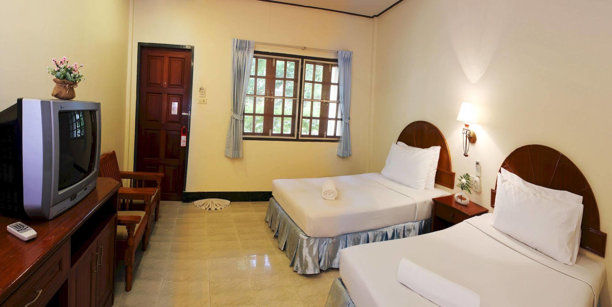 Baan Pron Phateep Patong Esterno foto